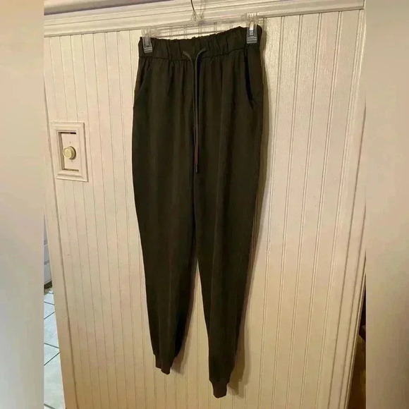 Lululemon Olive Green Stretch High Rise Jogger Pants size 4 - Picture 1 of 9
